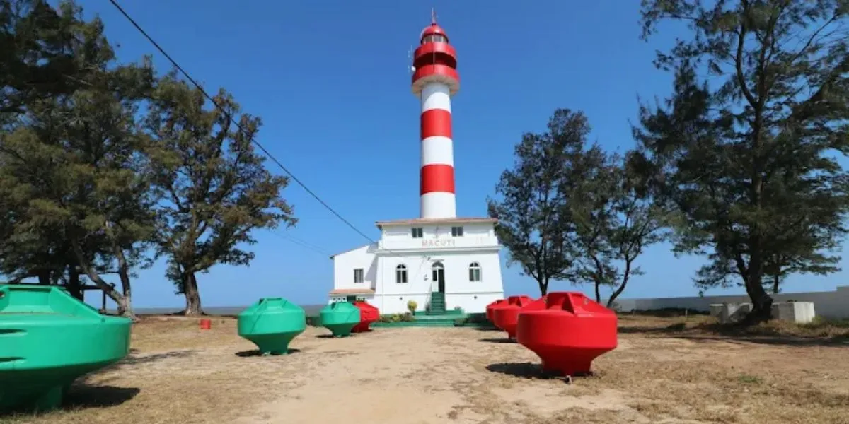 Farol do Rio Macuti: O Símbolo Histórico da Beira que Você Precisa Conhecer