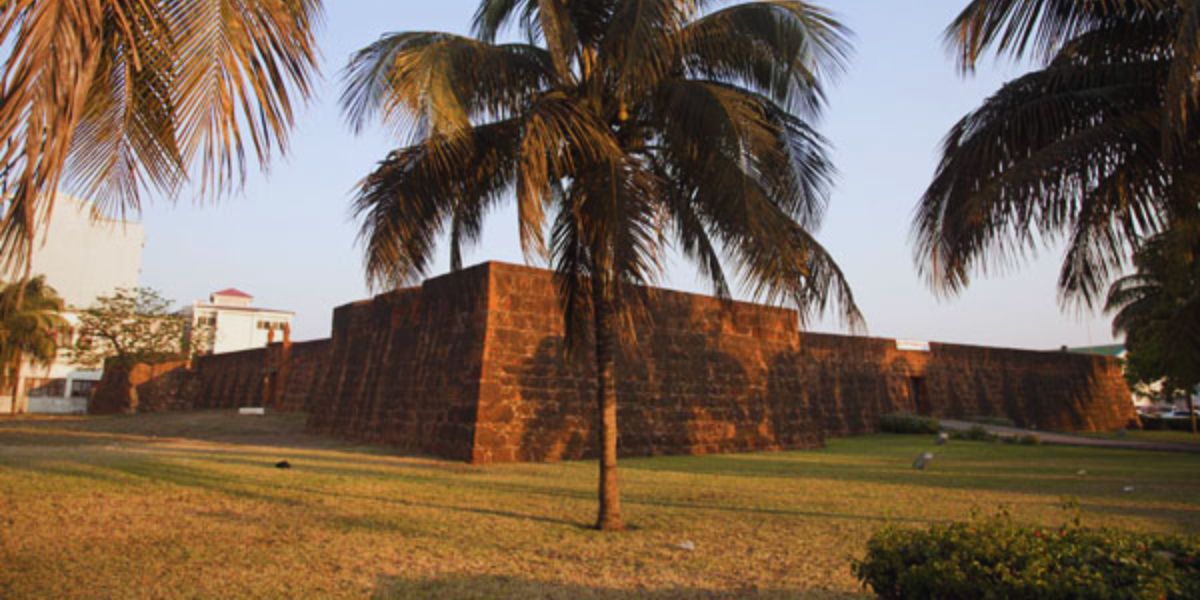 Fortaleza de Nossa Senhora da Concei&ccedil;&atilde;o: Hist&oacute;ria com Vista para o Mar