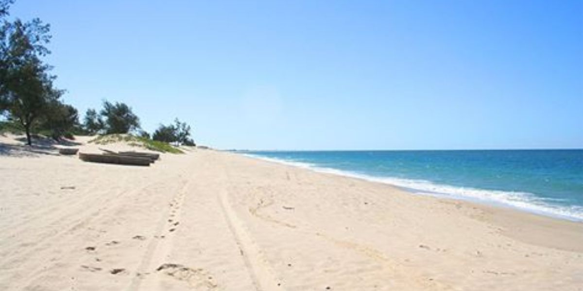 Melhor Época para Visitar a Praia da Macaneta em Moçambique