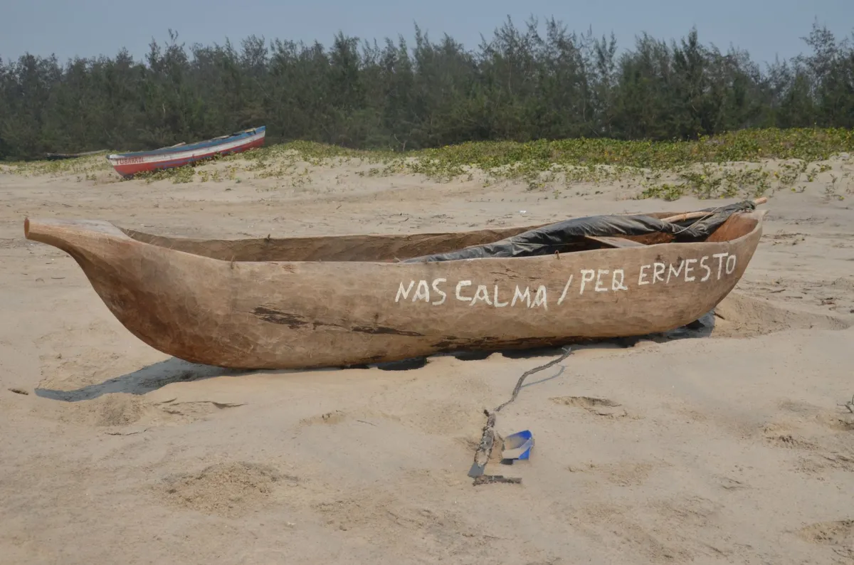 Imagem da galeria para praia-da-zalala